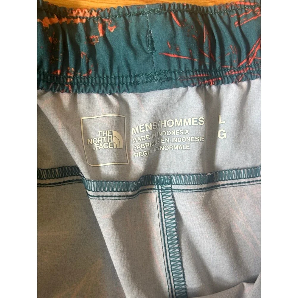The North Face Men’s Large Printed Shorts Blue Red Outdoor Hiking Casual